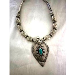 TURQUOISE STONE LEAF PENDANT WITH ANTIQUE NECKLACE