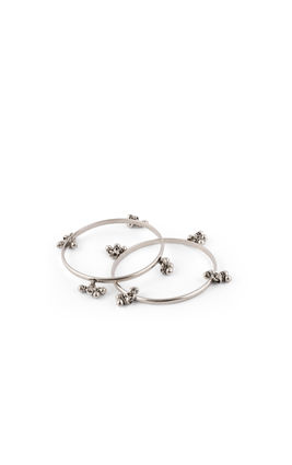 SILVER PLAIN BANGLES WITH SILVER HANGING BEADS